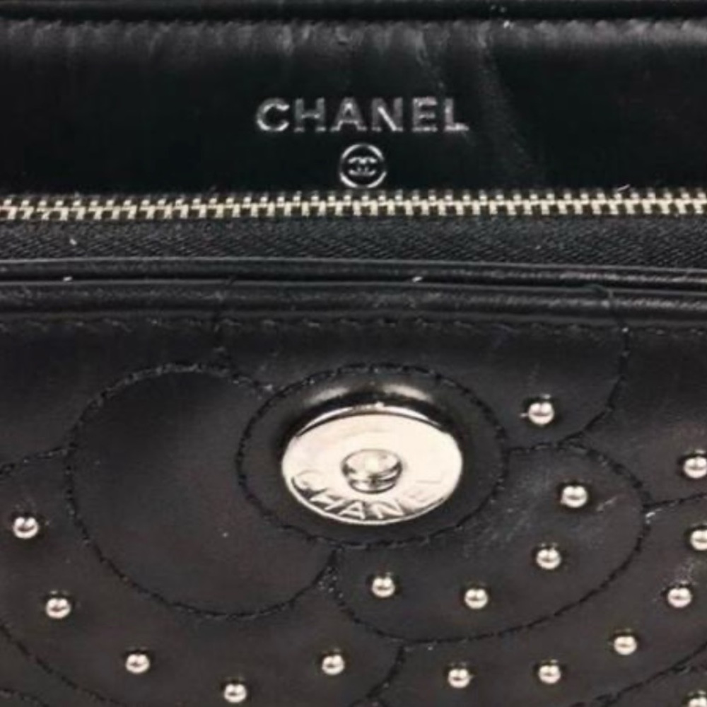 Chanel clutch on chain - crossbody in black lamb skin - silver studs! Authentic! - Picture 5 of 10